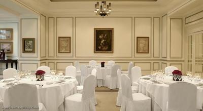 د وستین پالاس