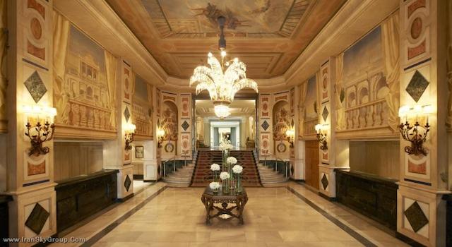 د وستین پالاس