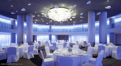 د وستین پالاس