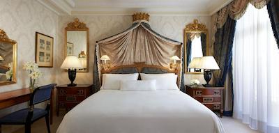 د وستین پالاس