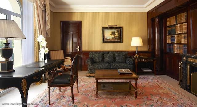 د وستین پالاس