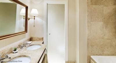 د وستین پالاس