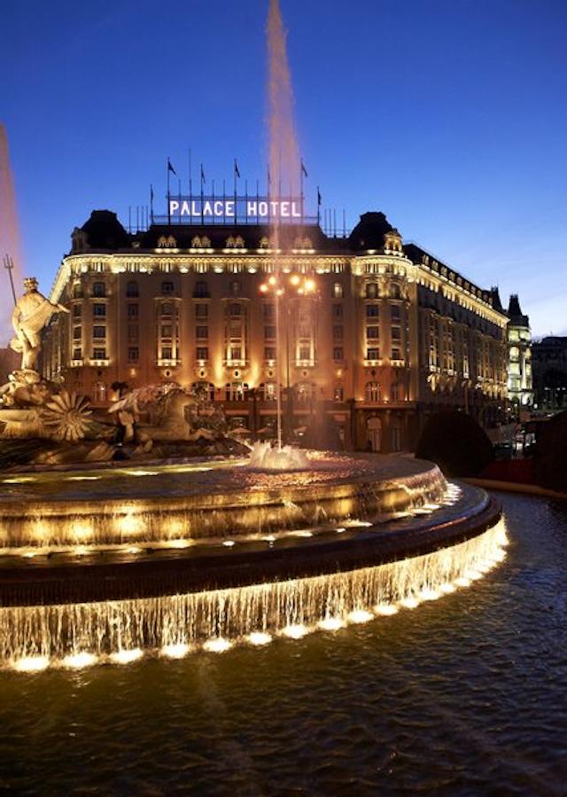 د وستین پالاس