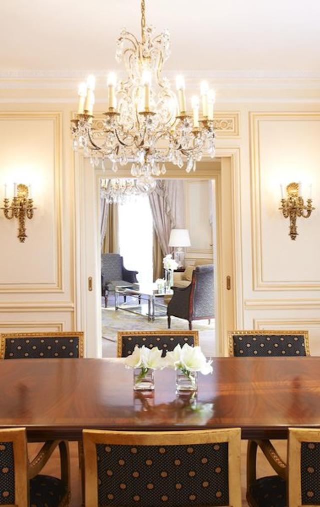 د وستین پالاس