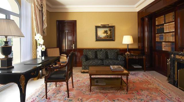 د وستین پالاس