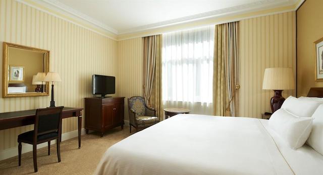 د وستین پالاس