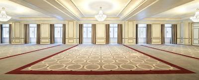 د وستین پالاس