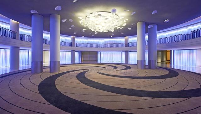 د وستین پالاس