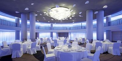 د وستین پالاس