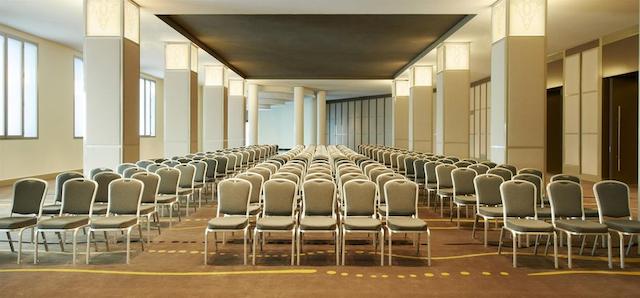 د وستین پالاس