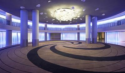 د وستین پالاس