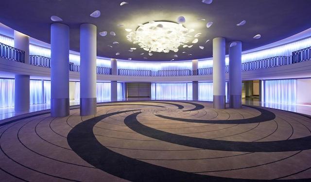 د وستین پالاس