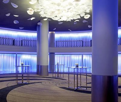 د وستین پالاس