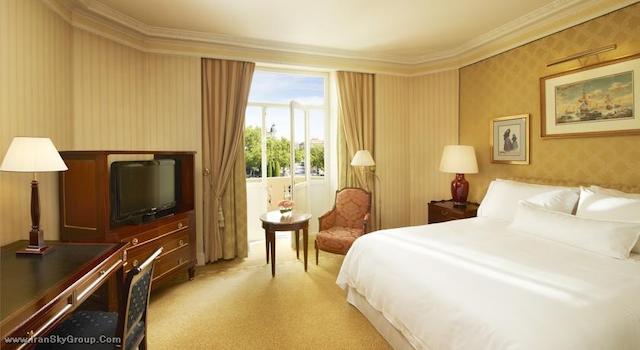 د وستین پالاس