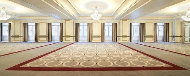 د وستین پالاس