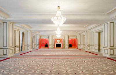 د وستین پالاس