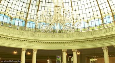 د وستین پالاس