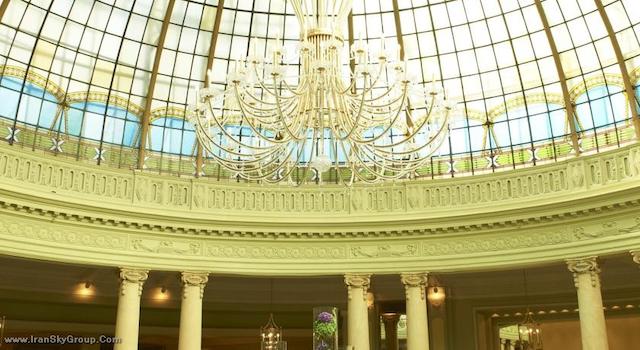 د وستین پالاس