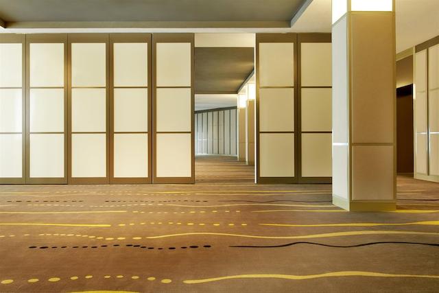 د وستین پالاس