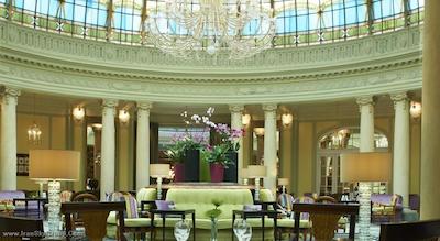 د وستین پالاس