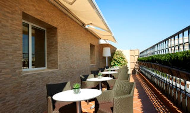 د وستین پالاس