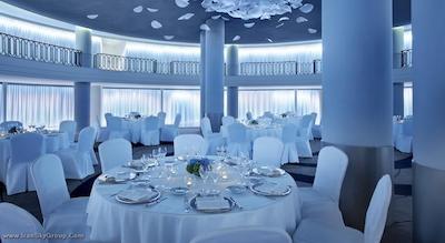 د وستین پالاس