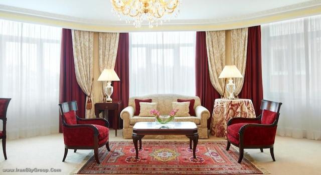 د وستین پالاس