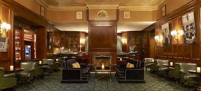 د وستین پالاس