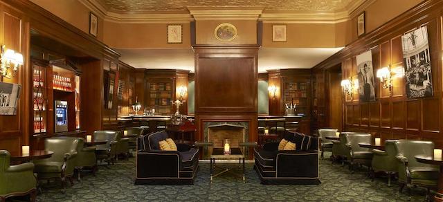 د وستین پالاس