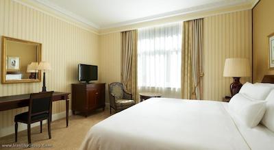 د وستین پالاس