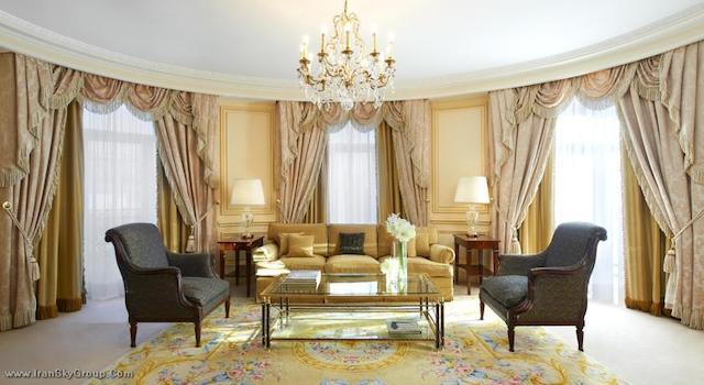 د وستین پالاس