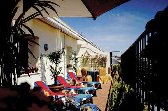 د وستین پالاس