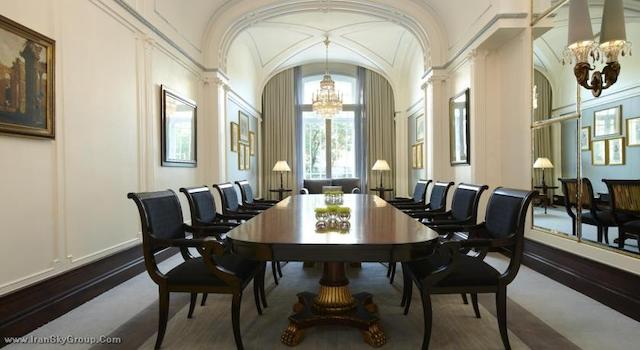 د وستین پالاس