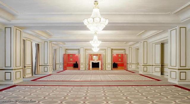 د وستین پالاس