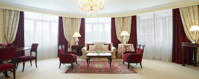 د وستین پالاس