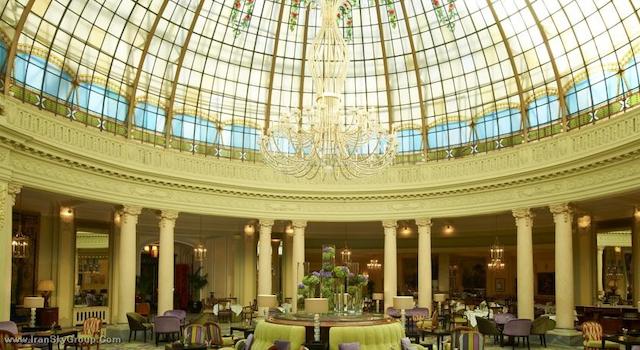 د وستین پالاس