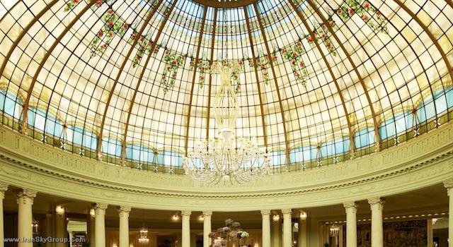 د وستین پالاس