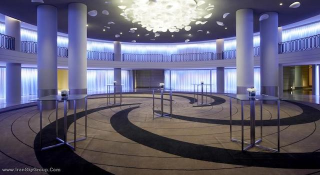 د وستین پالاس