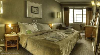 اس تی جورج لایکابتوس