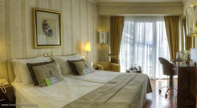 اس تی جورج لایکابتوس