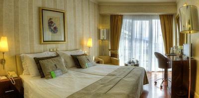 اس تی جورج لایکابتوس