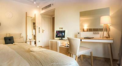 اس تی جورج لایکابتوس