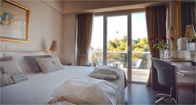 اس تی جورج لایکابتوس