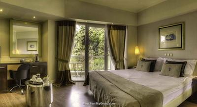 اس تی جورج لایکابتوس