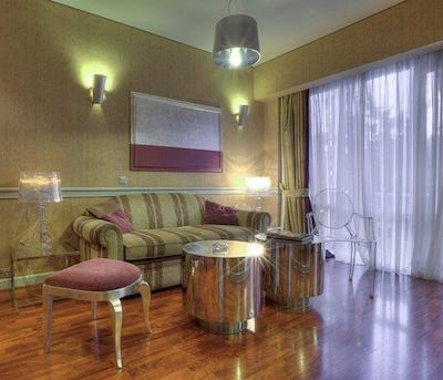 اس تی جورج لایکابتوس