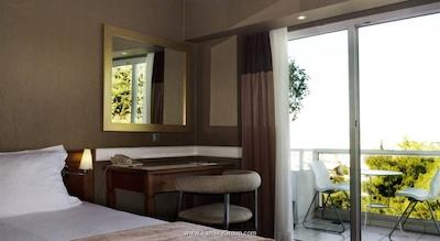 اس تی جورج لایکابتوس