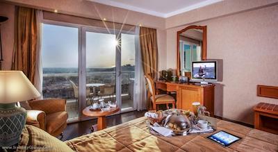 اس تی جورج لایکابتوس