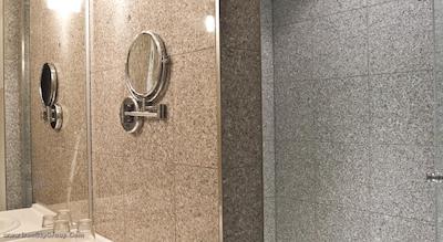 ایوبرگس هتل پرمیوم