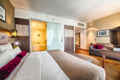 لئوناردو رویال مونیخ