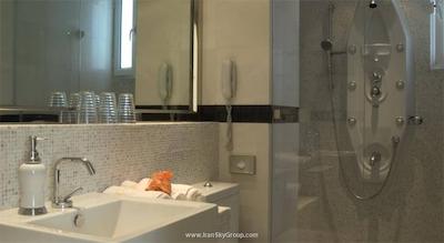 پلیس گرند هتل